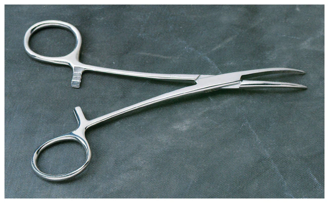 Kocher vs Allis forceps comparison